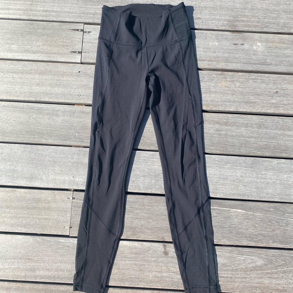 Black leggings with mesh